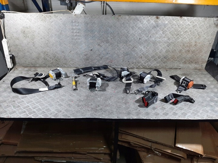 2010-2013 Subaru Outback Dashboard Panel w/ Air Bag /Belts - Image 4